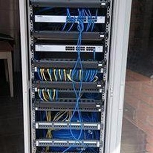 Rack para servidor e switch